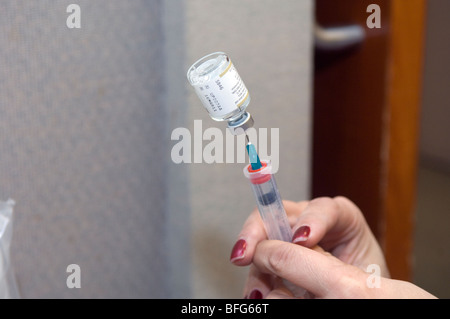 H1N1 le vaccin contre la grippe à un site de distribution de points (PODS) clinique de vaccination à New York Banque D'Images