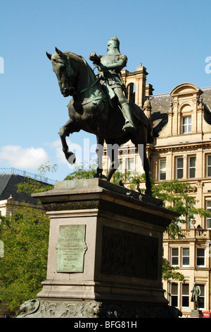 Statue en l'Place de la ville Leeds dispose d''une sculpture d'Edward le Prince Noir à cheval Banque D'Images