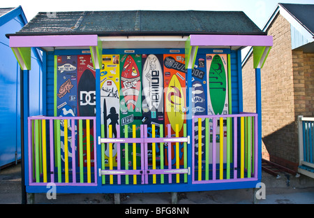 Colorés colorés, des huttes en bord de mer, à Sutton sur Lincolnshire. Banque D'Images