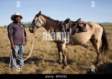 Home Valley Station stockman rassemblement autochtone à cheval dans l'ouest de l'Australie Kimberley sur la Gibb River Road Banque D'Images