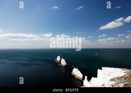 Une vue sur les aiguilles et le phare sur l'île de Wight Banque D'Images