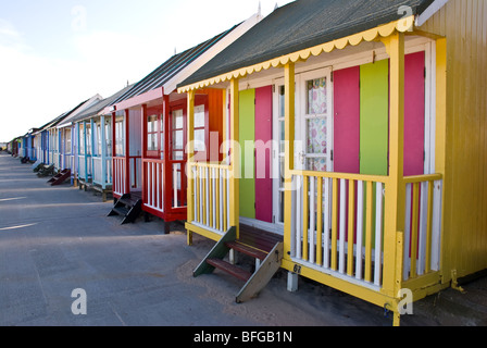 Colorés colorés, des huttes en bord de mer, à Sutton sur Lincolnshire, Banque D'Images