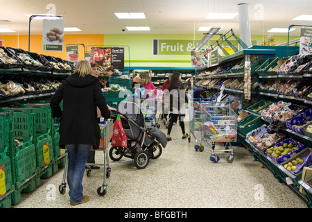 Extra Tesco Superstore - Watford - Hertfordshire Banque D'Images