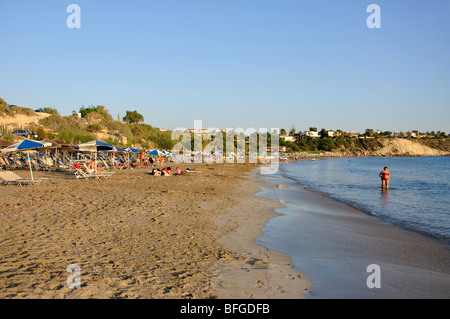 Vue sur la plage, Coral Bay, Paphos, Paphos, Chypre de District Banque D'Images