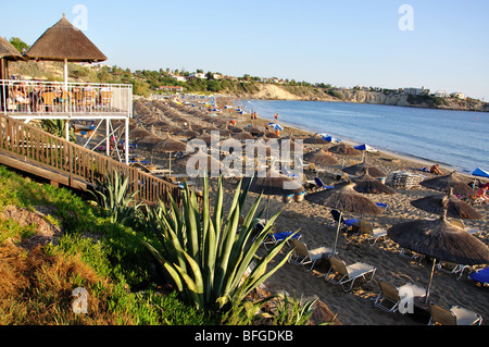 Vue sur la plage, Coral Bay, Paphos, Paphos, Chypre de District Banque D'Images