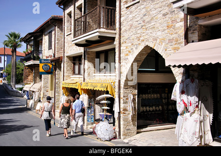 Scène de rue, Pano Lefkara, montagnes Troodos, Larnaka District, République de Chypre Banque D'Images