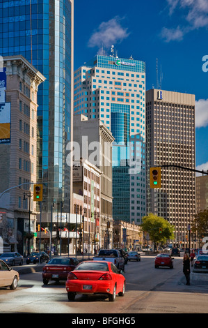 À l'Est, vers l'avenue Portage Portage et Main, Winnipeg, Manitoba, Canada Banque D'Images