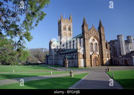 Abbaye de Buckfast Buckfastleigh devon dartmoor soir lumière england uk go Banque D'Images