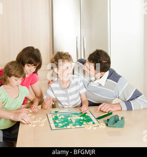 Famille scrabble Banque D'Images