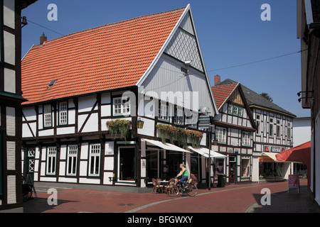 Fachwerkensemble «Hopfenbluete Kaufmannshaus mit dem' dans der Lange Strasse à Quakenbrueck, Artland, Oldenburger de Münster, Allemagne Banque D'Images