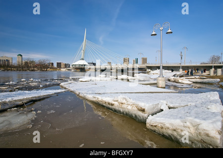 L'inondation sur la rivière Rouge, au cours de l'inondation de 2009. Winnipeg, Manitoba, Canada. Banque D'Images