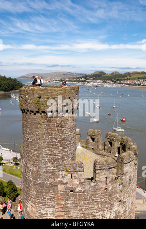 À l'échelle de l'estuaire de Conwy Deganwy de Conwy (Conway) Château de Conwy, Pays de Galles, Banque D'Images