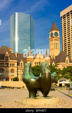 Vue de l'Ancien hôtel de ville de Nathan Phillips Square, centre-ville de Toronto, Ontario, Canada Banque D'Images