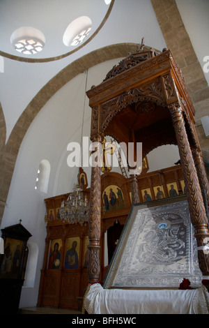 20e siècle l'intérieur de l'église Agios Georgios avec st georges près de l'icône pegeias république de Chypre Europe Banque D'Images