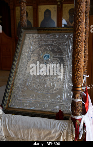 20e siècle l'intérieur de l'église Agios Georgios avec st georges près de l'icône pegeias république de Chypre Europe Banque D'Images