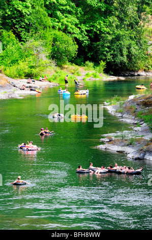 Tubercules de descendre près de la rivière Cowichan Skutz Falls, près de Lake Cowichan, BC. Banque D'Images