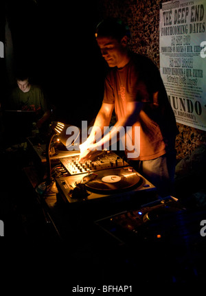 Etat voyou DJ's et MC's d'effectuer à l'égard d'Exeter nuit urbaine Festival Banque D'Images