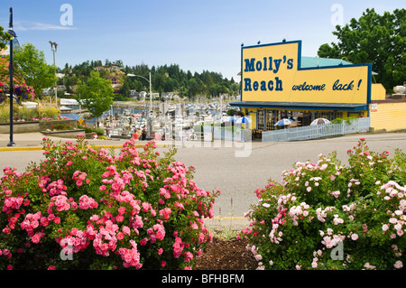 Molly's Reach Cafe à Gibsons Landing BC était souvent la pièce centrale de la célèbre émission de télévision 'The Beachcombers'. Banque D'Images