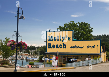 Molly's Reach Cafe à Gibsons Landing BC était souvent la pièce centrale de la célèbre émission de télévision 'The Beachcombers'. Banque D'Images