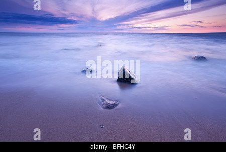 Le lac Winnipeg au coucher du soleil. Lester Beach, au Manitoba, Canada. Banque D'Images