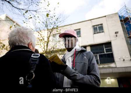 Phillips Idowu (GBR) en Triple saut à l'athlète 2010 Grand Prix de Aviva Athlétisme Lancer dans le centre-ville de Birmingham Banque D'Images