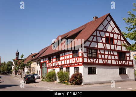 Autenweler Strase, Bermatingen, Baden-Wurttemberg, Allemagne. Vieille maison et grange dans un bâtiment à colombages dans village médiéval Banque D'Images