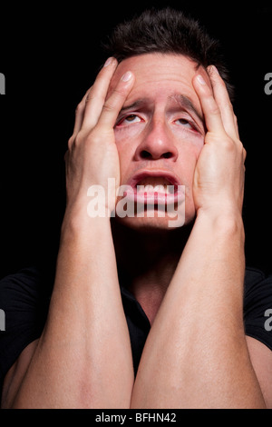 Portrait expressif d'un jeune homme Banque D'Images