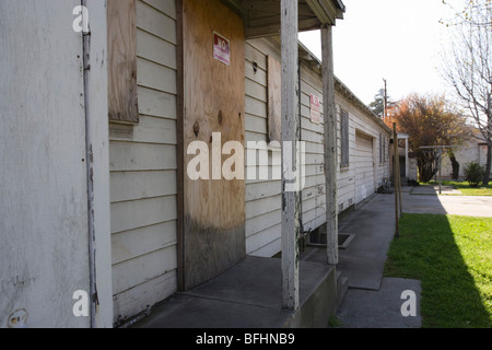Maison abandonnée avec Barricadèrent Windows Banque D'Images