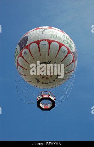 Le Bournemouth Eye balloon, jardins bas, Bournemouth, Dorset, England, UK Banque D'Images