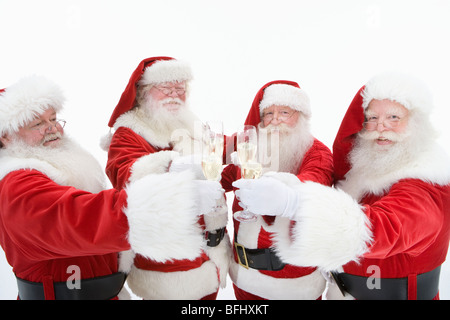 Groupe d'hommes habillés en Père Noël toasting champagne Banque D'Images