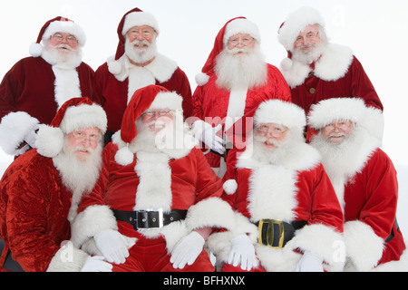 Groupe d'hommes habillés en Père Noël, portrait Banque D'Images