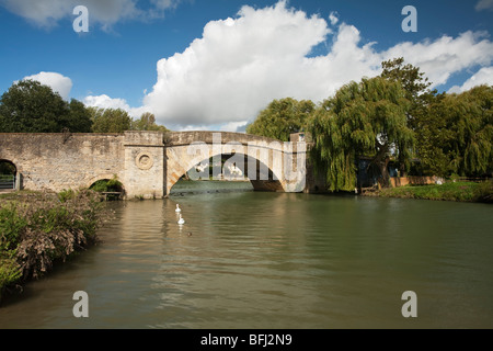 Ha'penny Bridge sur la Tamise à Lechlade, Gloucestershire, Royaume-Uni Banque D'Images