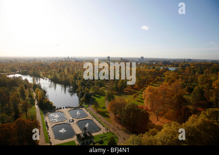 Vue aérienne de l'Italien fontaines et la Serpentine, Kensington Gardens, London, UK Banque D'Images