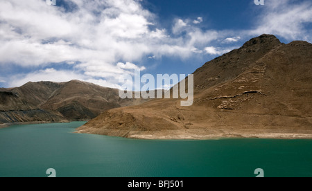 Lac et Montagne sur le karo la pass sur la façon de gyantse Banque D'Images