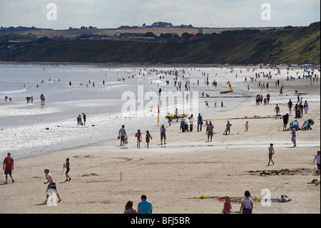 Dimanche d'été bondé, Filey, Yorkshire du nord de l'Angleterre, la Côte Est Banque D'Images