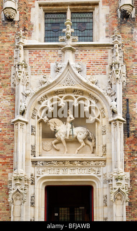 Détail de l'entrée de la maison Gruunthuse et musée, Bruges, Belgique Banque D'Images