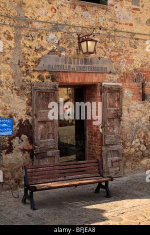 La Piazza Roma dans la ville médiéval de Monteriggioni, Toscane, Italie. Banque D'Images