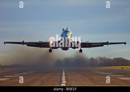 HS Nimrod MR2 d'un levé de RAF Kinloss MR Wing la base principale de la flotte Nimrod 5538 SCO Banque D'Images