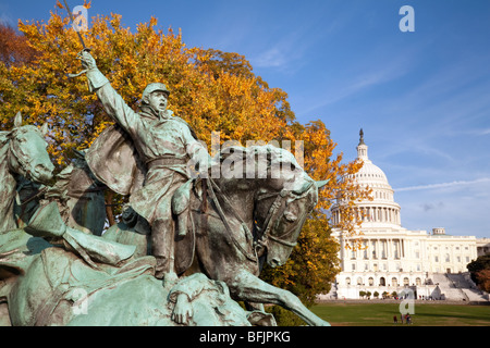 Le bâtiment du Capitole et Ulysse nous S'accorder à l'automne Memorial, Washington DC, USA Banque D'Images