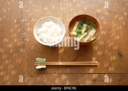 Des plats simples japonais, riz et soupe miso Banque D'Images