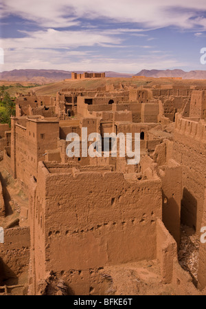 AGDZ, MAROC - Tamnougalt kasbah, dans les montagnes de l'Atlas. Banque D'Images