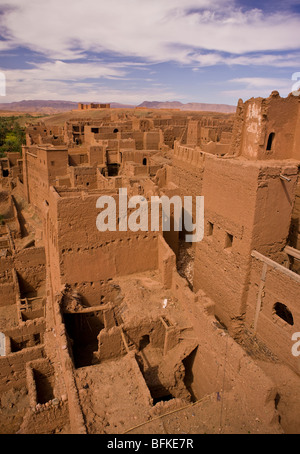 AGDZ, MAROC - Tamnougalt kasbah, dans les montagnes de l'Atlas. Banque D'Images