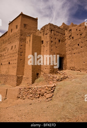 AGDZ, MAROC - Tamnougalt kasbah, dans les montagnes de l'Atlas. Banque D'Images