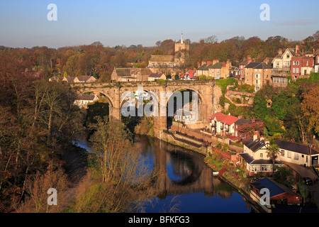 Viaduc Ferroviaire sur la rivière Nidd, Knaresborough, North Yorkshire, Angleterre, Royaume-Uni. Banque D'Images