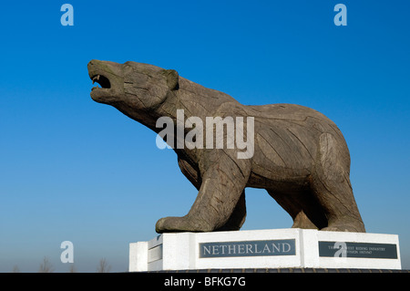 La 49e Division d'infanterie West Riding l'ours polaire, le premier mémorial pour être implantés au National Memorial Arboretum Banque D'Images