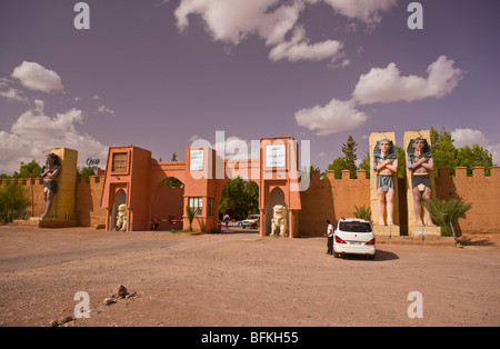 OUARZAZATE, MAROC - Entrée à Atlas Corporation Studios. Banque D'Images