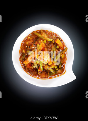 Curry de légumes avec piment vert, la menthe et la coriandre Banque D'Images