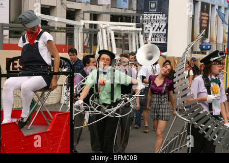 Photo du défilé du festival international de jazz de Montréal Banque D'Images