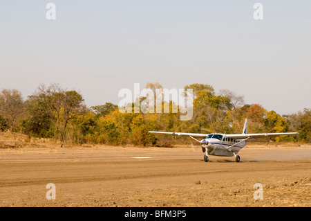 Vol vers Sefofane Kalamu Tented Camp, South Luangwa National Park, Zambie. Banque D'Images