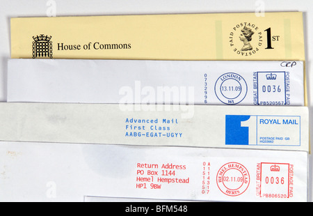 1re classe étiquettes Royal Mail Port payé Banque D'Images